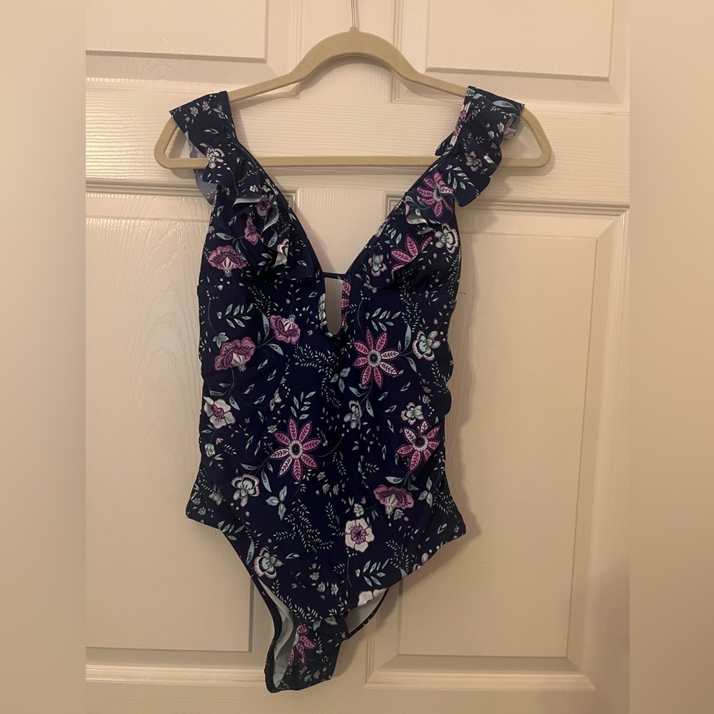 NWT! Cupshe Ruffle Swimsuit!
